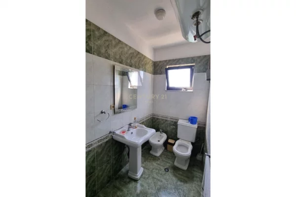 Shtepi me qera Apartament ne Tirane, 2+1, Mobilimi Pjeserisht e mobiluar, Pagesa 700  Euro.