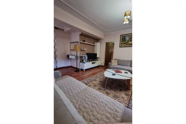 Shtepi me qera Apartament ne Tirane, 2+1, Mobilimi Pjeserisht e mobiluar, Pagesa 700  Euro.