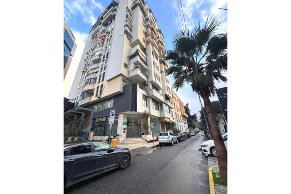 Appartamento in affitto a Tirana 3+1, Vuoto