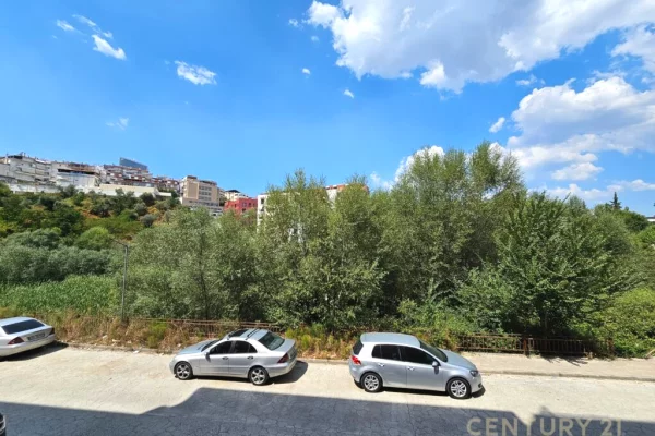 JEPET ME QERA APARATMENT 2+1+2 TEK KOPSHTI BOTANIK 400 € /Muaj