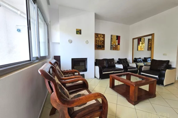 Shtepi me qera Apartament ne Tirane, 2+1, Mobilimi E mobiluar, Pagesa 400  Euro.