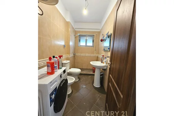 Shtepi me qera Apartament ne Tirane, 2+1, Mobilimi E mobiluar, Pagesa 400  Euro.