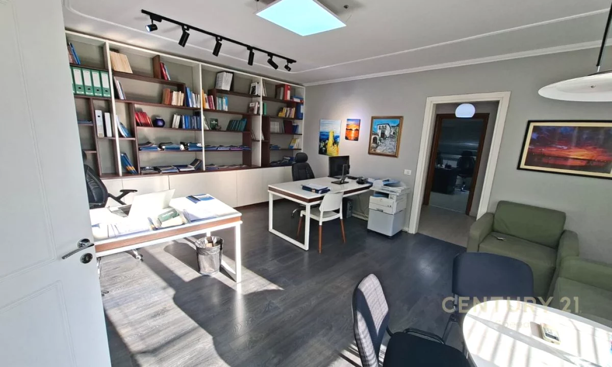 Appartamento in affitto a Tirana 3+1, Arredato