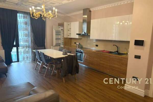 Shtepi me qera 4+1 ne Tirane - 3,300 Euro