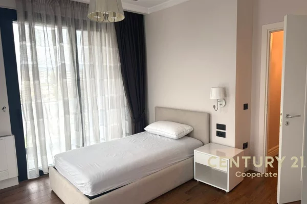 Shtepi me qera Apartament ne Tirane, 4+1, Mobilimi E mobiluar, Pagesa 3,300  Euro.