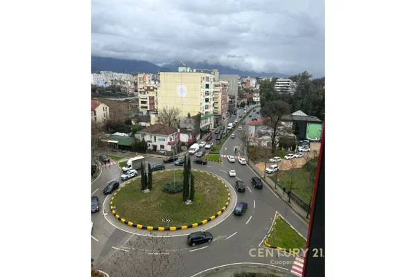 Shtepi me qera Apartament ne Tirane, 4+1, Mobilimi E mobiluar, Pagesa 3,300  Euro.