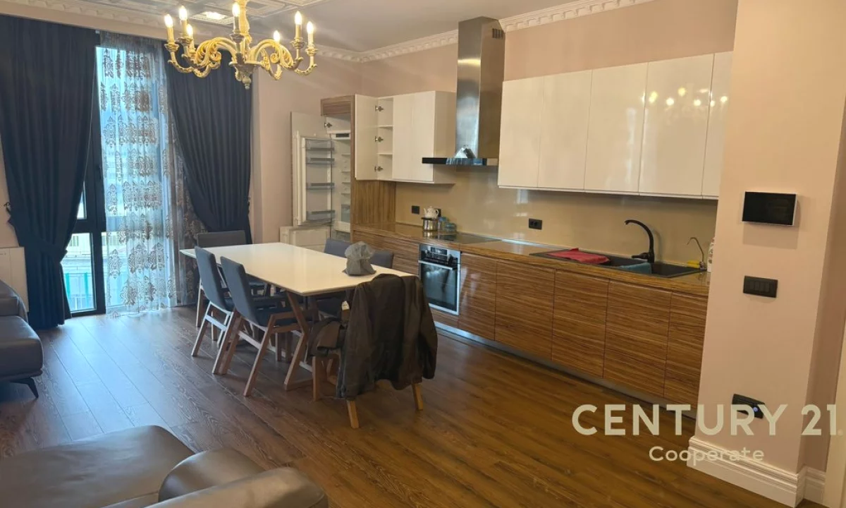Shtepi me qera Apartament ne Tirane, 4+1, Mobilimi E mobiluar, Pagesa 3,300  Euro.