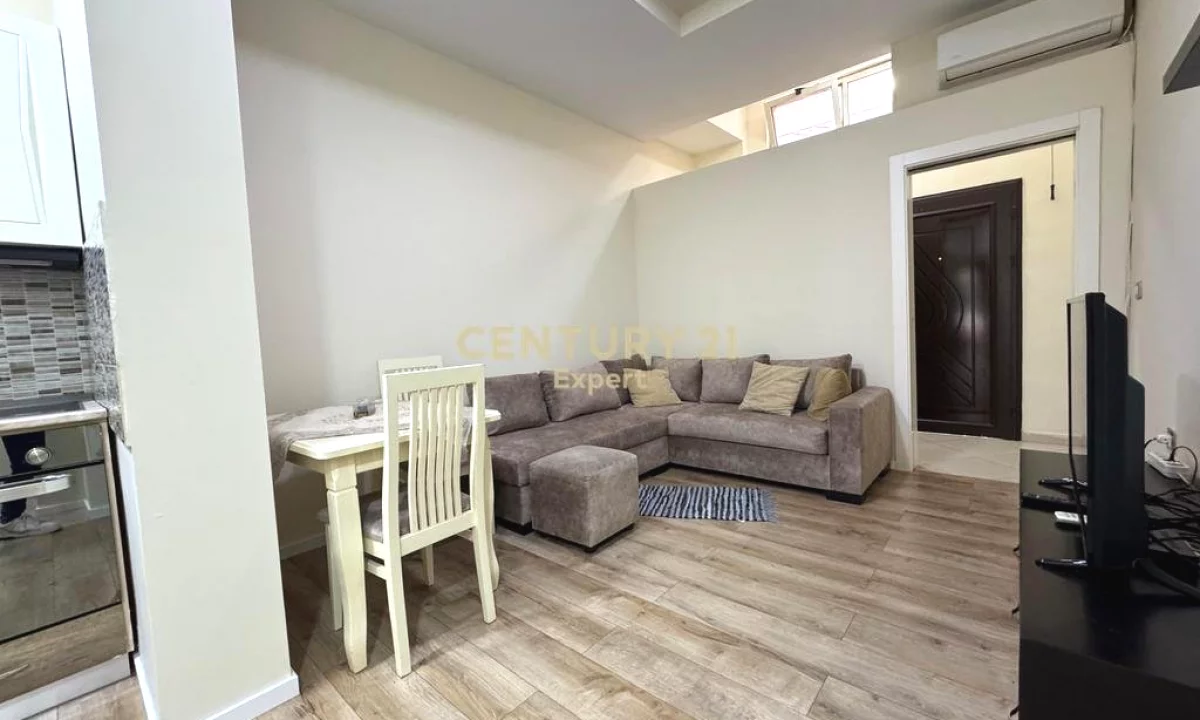 Appartamento in affitto a Tirana 2+1, Arredato