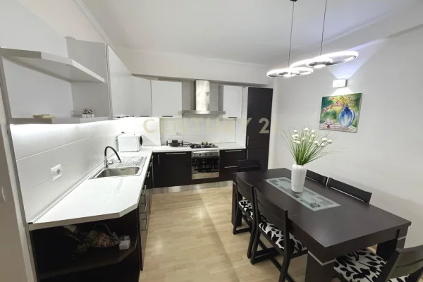 Appartamento in affitto a Tirana 2+1, Arredato