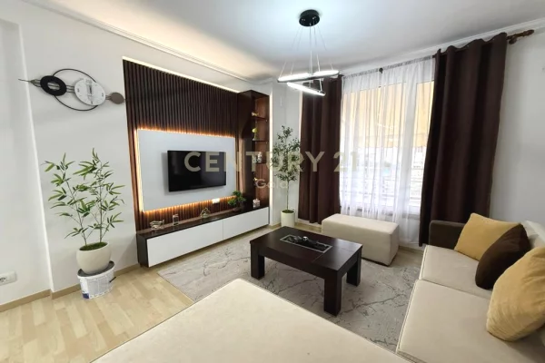 Appartamento in affitto a Tirana 2+1, Arredato