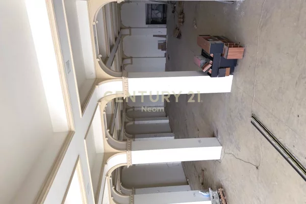 Ambient biznesi me qera 2+1 ne Tirane - 7,000 Euro