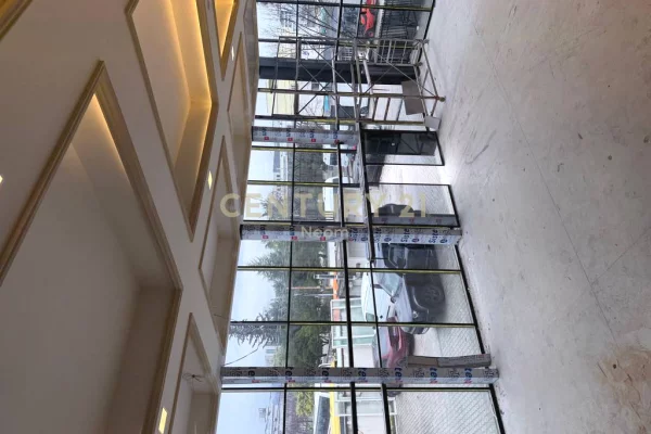 Ambient biznesi me qera 2+1 ne Tirane - 7,000 Euro