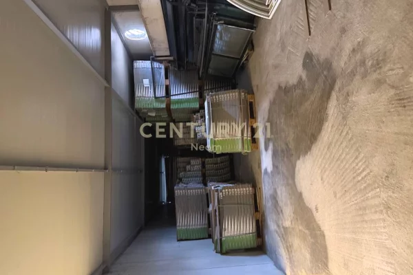Ambient biznesi me qera 2+1 ne Tirane - 7,000 Euro