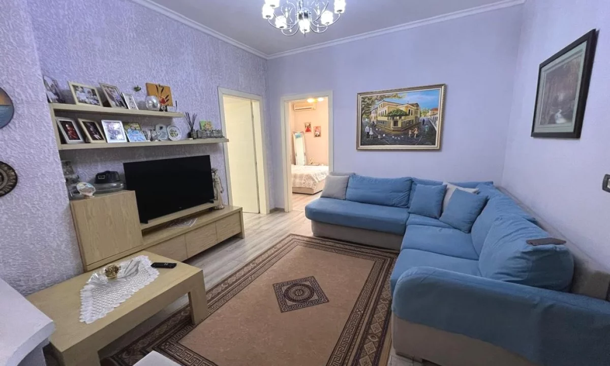 Appartamento in affitto a Tirana 2+1, Arredato