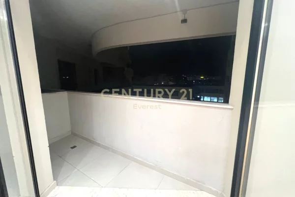 Appartamento in affitto a Tirana 1+1, Vuoto