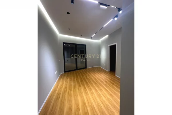 Appartamento in affitto a Tirana 1+1, Vuoto