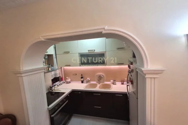 Appartamento in affitto a Tirana 2+1, Arredato