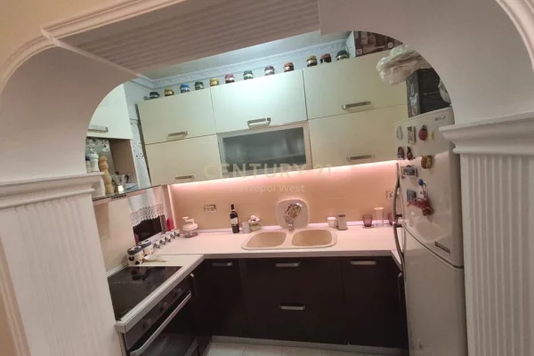 Appartamento in affitto a Tirana 2+1, Arredato