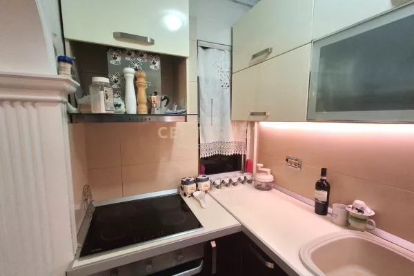 Appartamento in affitto a Tirana 2+1, Arredato