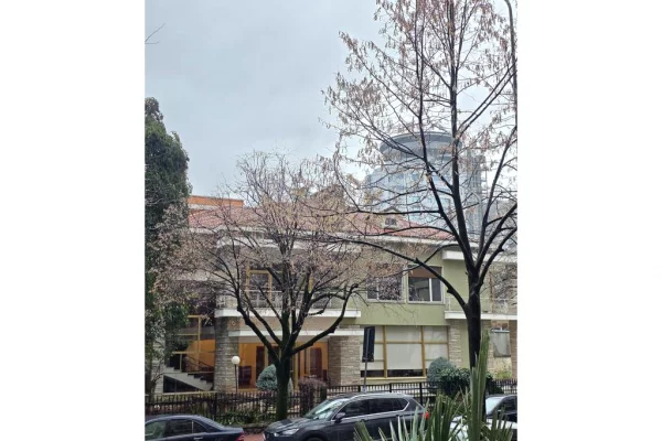 Shtepi me qera Apartament ne Tirane, 2+1, Mobilimi E mobiluar, Pagesa 1,500  Euro.