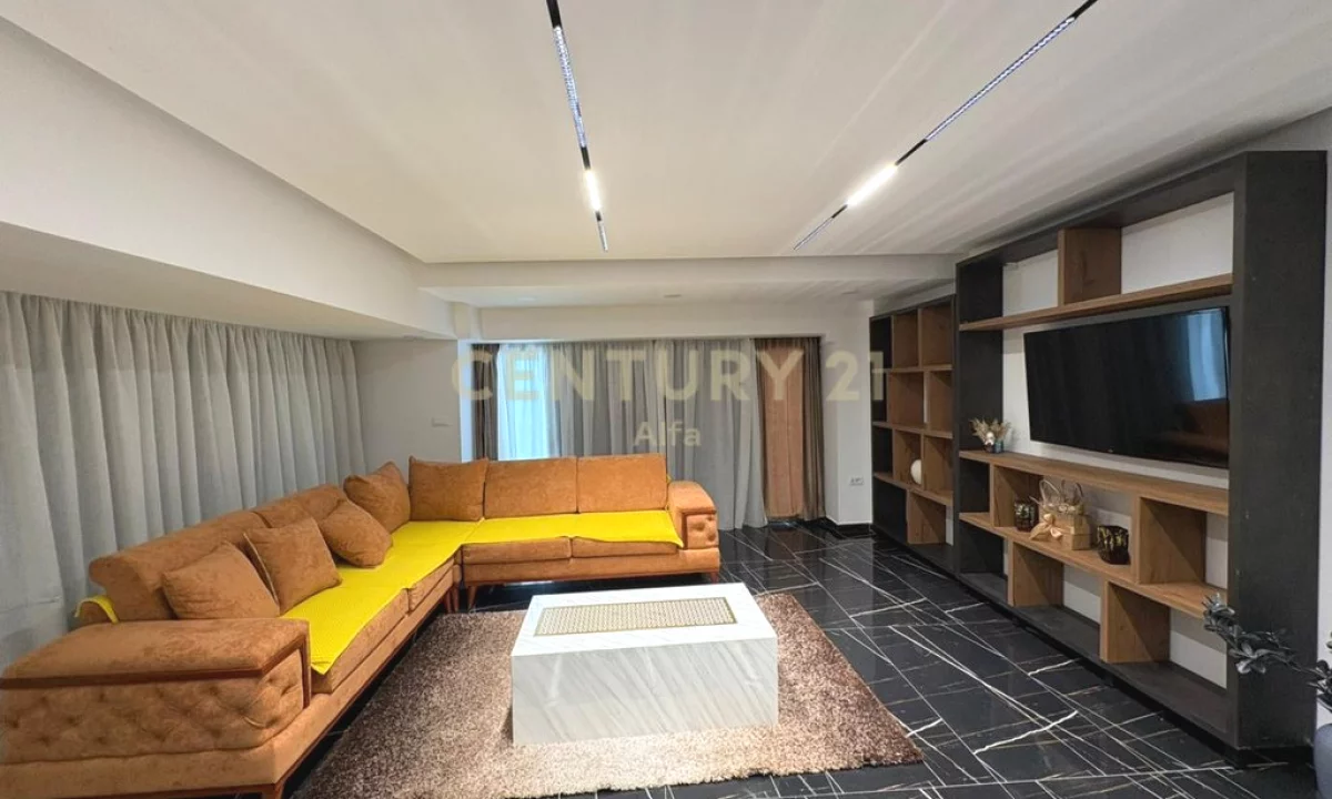 Appartamento in affitto a Tirana 2+1, Arredato