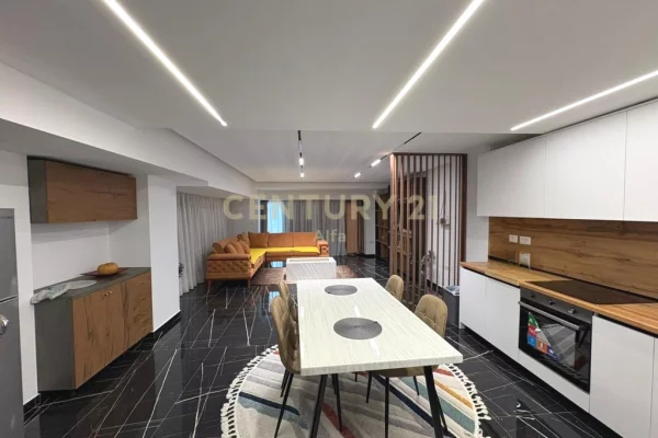 Appartamento in affitto a Tirana 2+1, Arredato