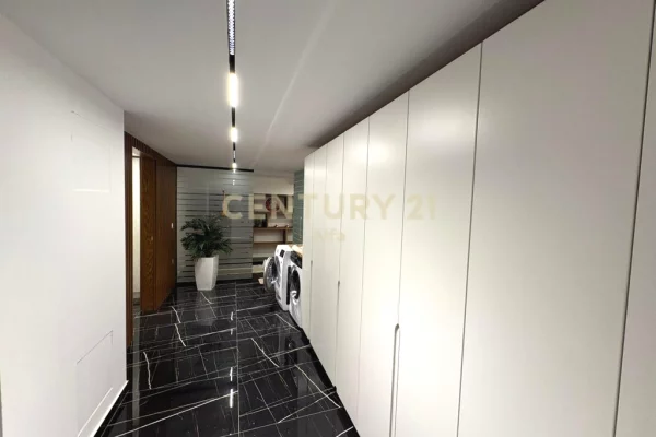 Appartamento in affitto a Tirana 2+1, Arredato