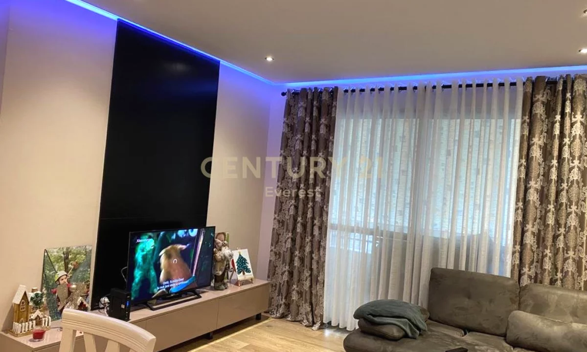 Appartamento in affitto a Tirana 2+1, Arredato