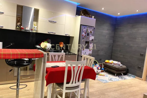 Appartamento in affitto a Tirana 2+1, Arredato