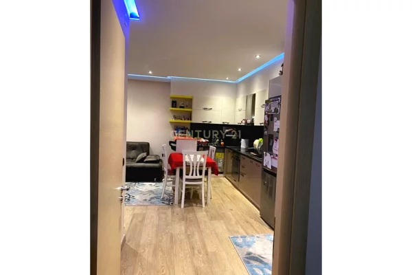 Appartamento in affitto a Tirana 2+1, Arredato