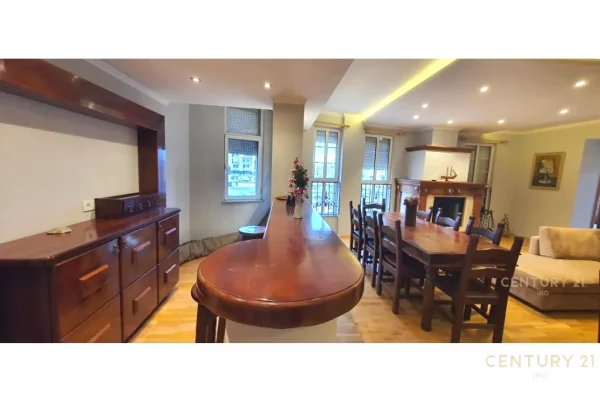 Appartamento in affitto a Tirana 3+1, Arredato