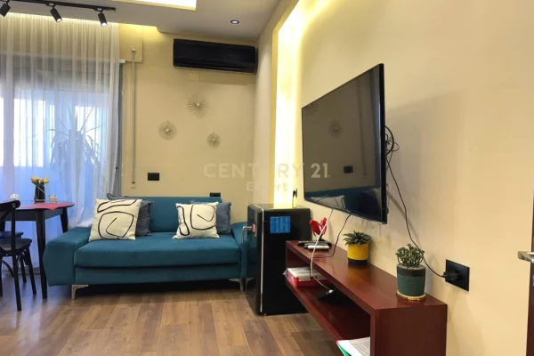 Shtepi ne shitje Apartament ne Tirane, Garsoniere, Mobilimi E mobiluar, Pagesa 114,000  Euro.