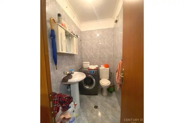 Shtepi ne shitje Apartament ne Tirane, 3+1, Mobilimi E mobiluar, Pagesa 250,000  Euro.