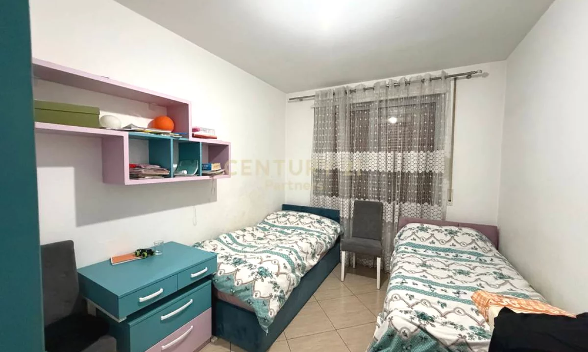 Shtepi ne shitje Apartament ne Tirane, 2+1, Mobilimi E mobiluar, Pagesa 153,000  Euro.