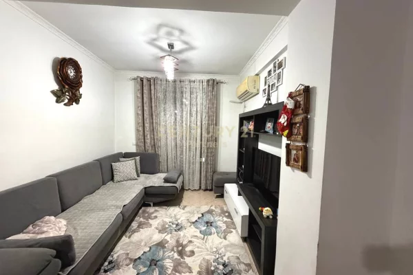 Shtepi ne shitje Apartament ne Tirane, 2+1, Mobilimi E mobiluar, Pagesa 153,000  Euro.