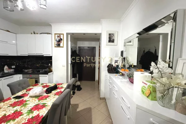 Shtepi ne shitje Apartament ne Tirane, 2+1, Mobilimi E mobiluar, Pagesa 153,000  Euro.