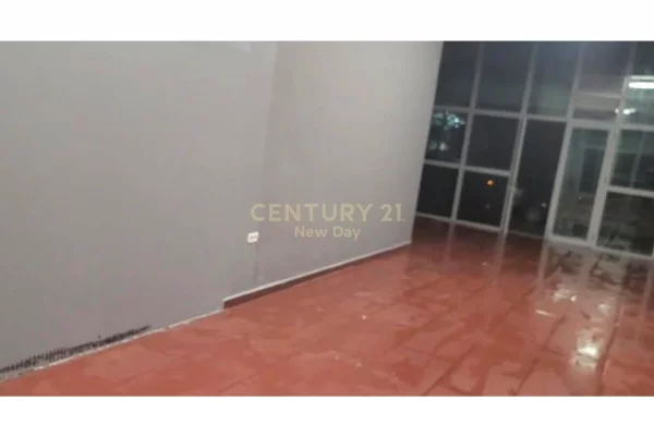 🏢✨ Shitet Ambient Biznesi – Astir, Buze Rruge | Mundesi Ideale Investimi 📍