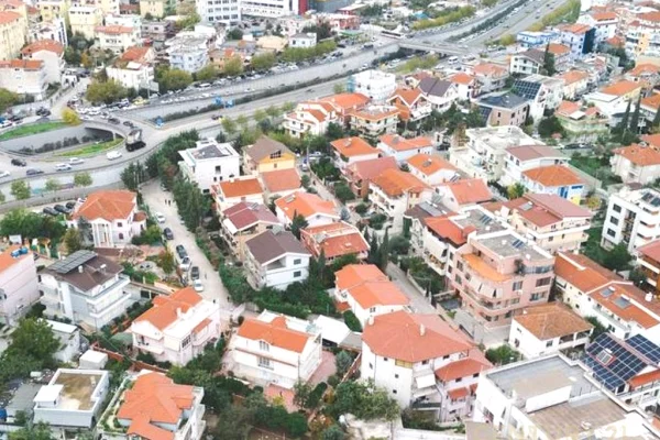 Shtepi me qera Vila Luksoze ne Tirane, 7+1, Mobilimi E mobiluar, Pagesa 5,000  Euro.