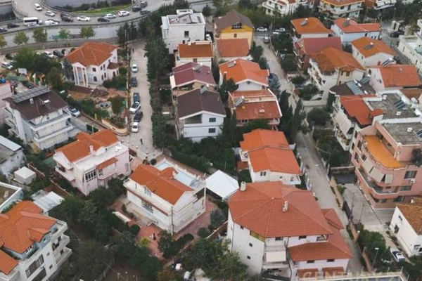 Shtepi me qera Vila Luksoze ne Tirane, 7+1, Mobilimi E mobiluar, Pagesa 5,000  Euro.
