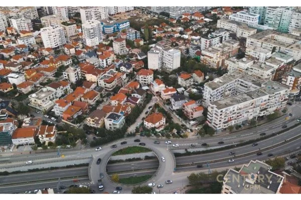 Shtepi me qera Vila Luksoze ne Tirane, 7+1, Mobilimi E mobiluar, Pagesa 5,000  Euro.