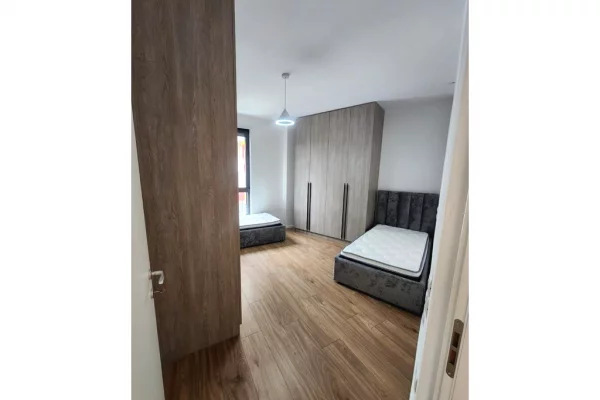 Shtepi me qera Apartament ne Tirane, 2+1, Mobilimi E mobiluar, Pagesa 950  Euro.