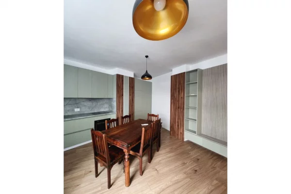 Shtepi me qera Apartament ne Tirane, 2+1, Mobilimi E mobiluar, Pagesa 950  Euro.
