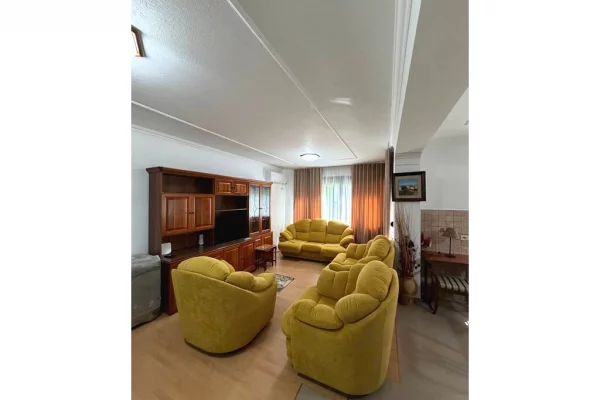 Shtepi me qera 2+1 ne Tirane - 1,200 Euro