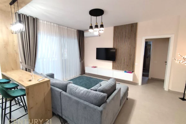 Shtepi me qera Apartament ne Tirane, 3+1, Mobilimi E mobiluar, Pagesa 750  Euro.