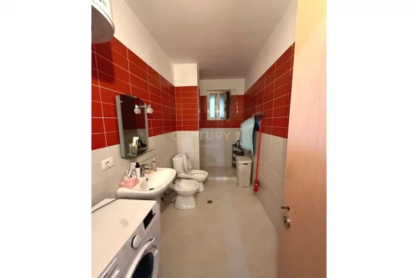 Shtepi ne shitje Apartament ne Tirane, 2+1, Mobilimi E mobiluar, Pagesa 113,000  Euro.