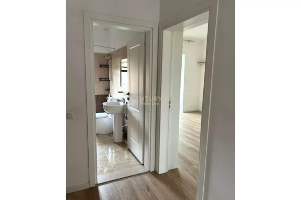 Shtepi ne shitje Apartament ne Tirane, 1+1, Mobilimi E mobiluar, Pagesa 160,000  Euro.