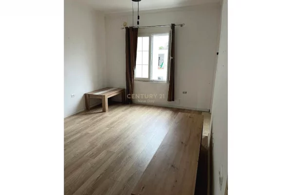 Shtepi ne shitje Apartament ne Tirane, 1+1, Mobilimi E mobiluar, Pagesa 160,000  Euro.