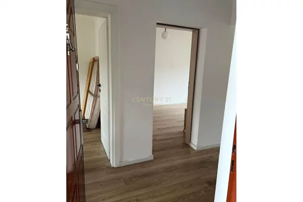 Shtepi ne shitje Apartament ne Tirane, 1+1, Mobilimi E mobiluar, Pagesa 160,000  Euro.