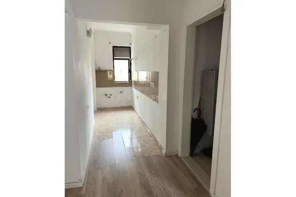 Shtepi ne shitje Apartament ne Tirane, 1+1, Mobilimi E mobiluar, Pagesa 160,000  Euro.