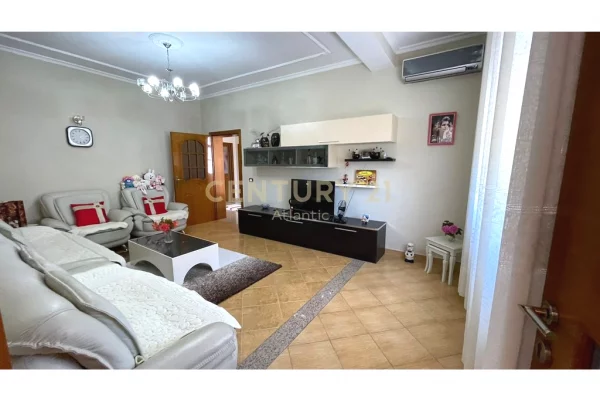 🏡✨ Shitet Shtëpi Private 2-Katëshe – Plazh, Hekurudha, Durrës 🌊📍